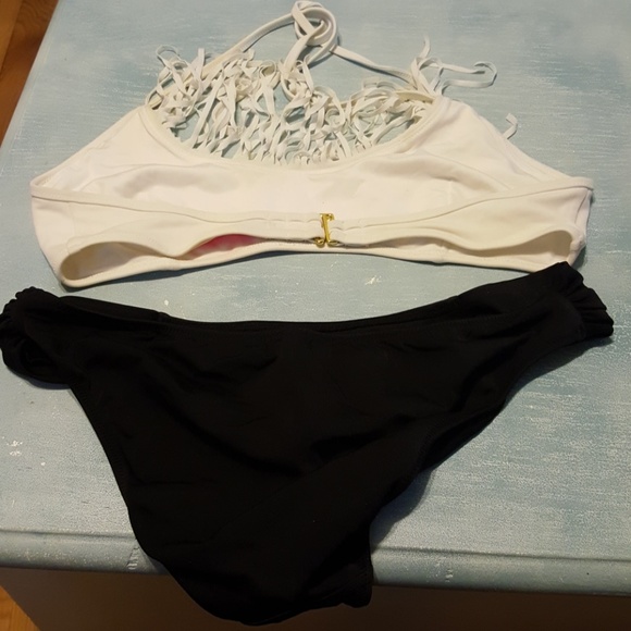 Bikini - Picture 2 of 2